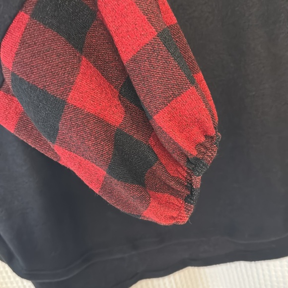 Red checked plaid with cheetah shoulders - Picture 2 of 4